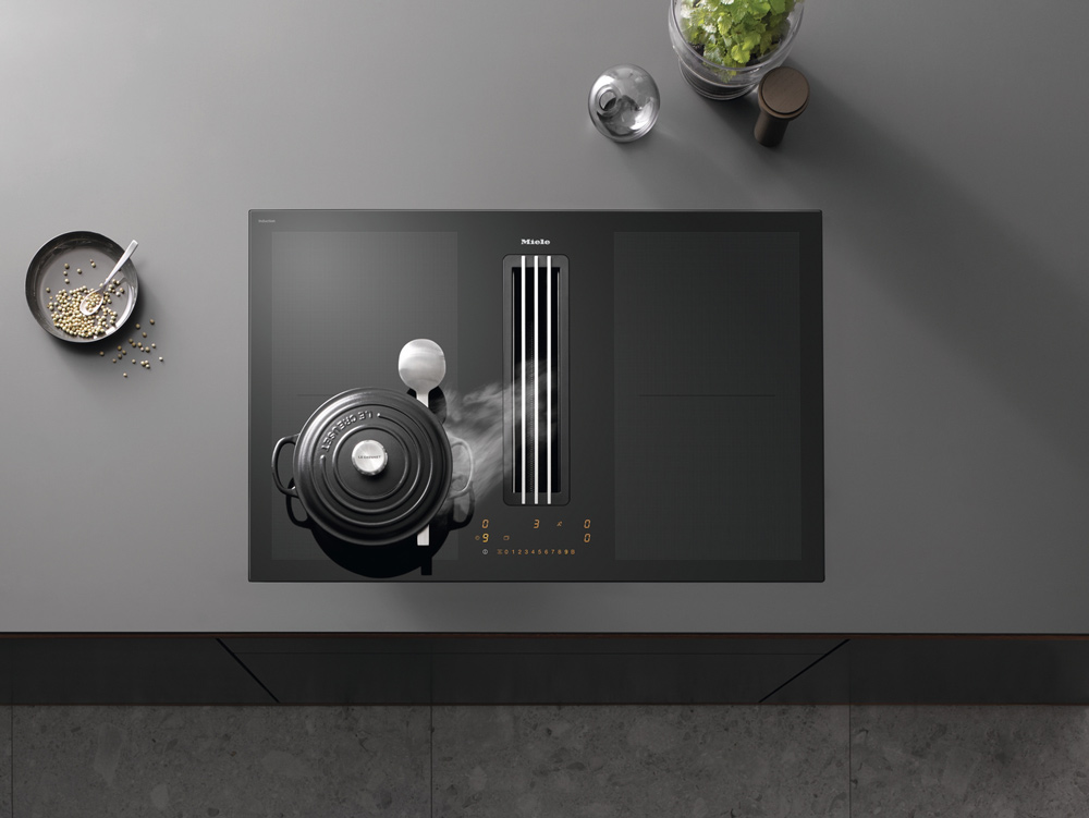 Induction hob with integrated extractor KMDA 7476 FL
