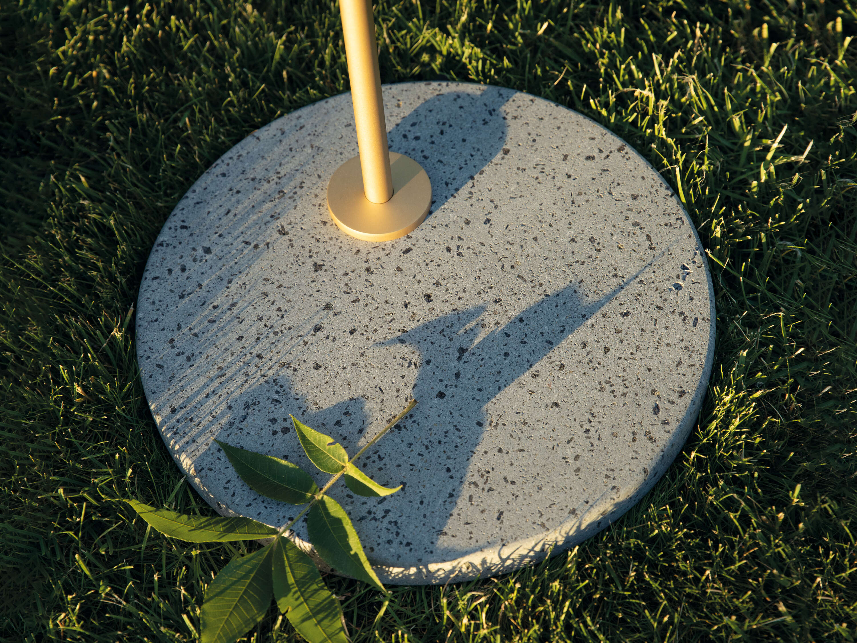 Floor lamp Captain Flint Outdoor H 1537 mm Brass Finish/Grey Lava