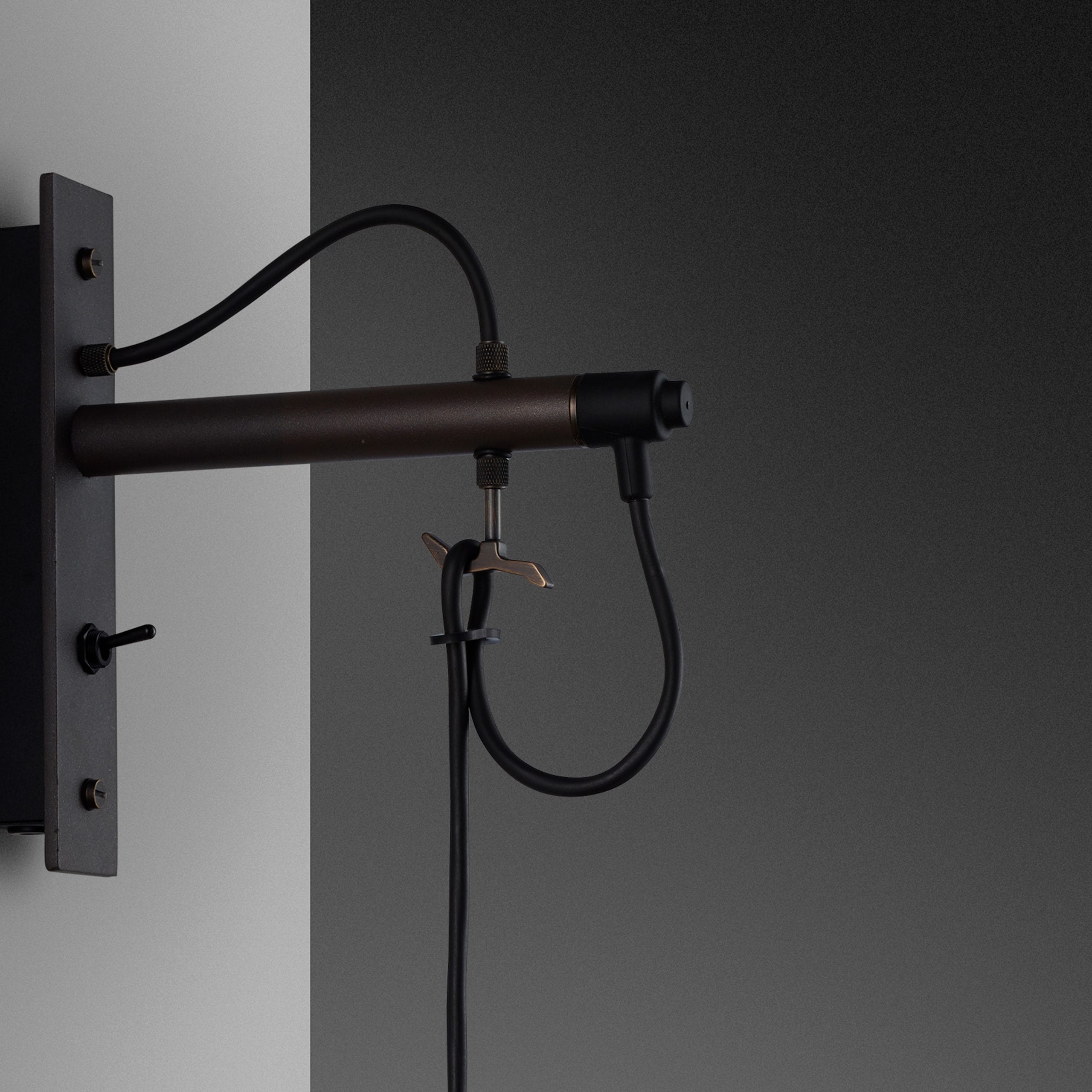 Hooked Wall / Large / Graphite / Smoked Bronze