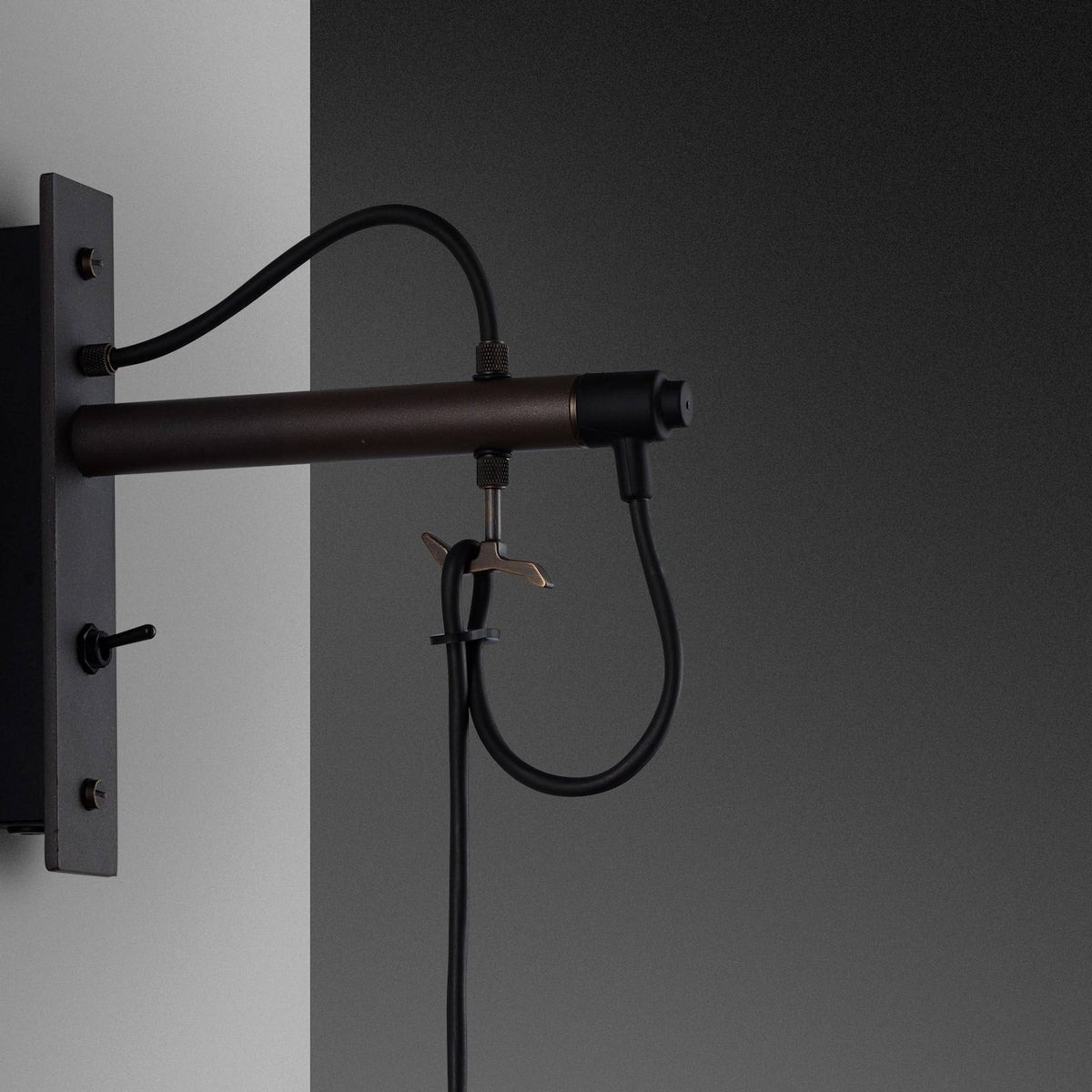 Hooked Wall / Nude / Graphite / Smoked Bronze