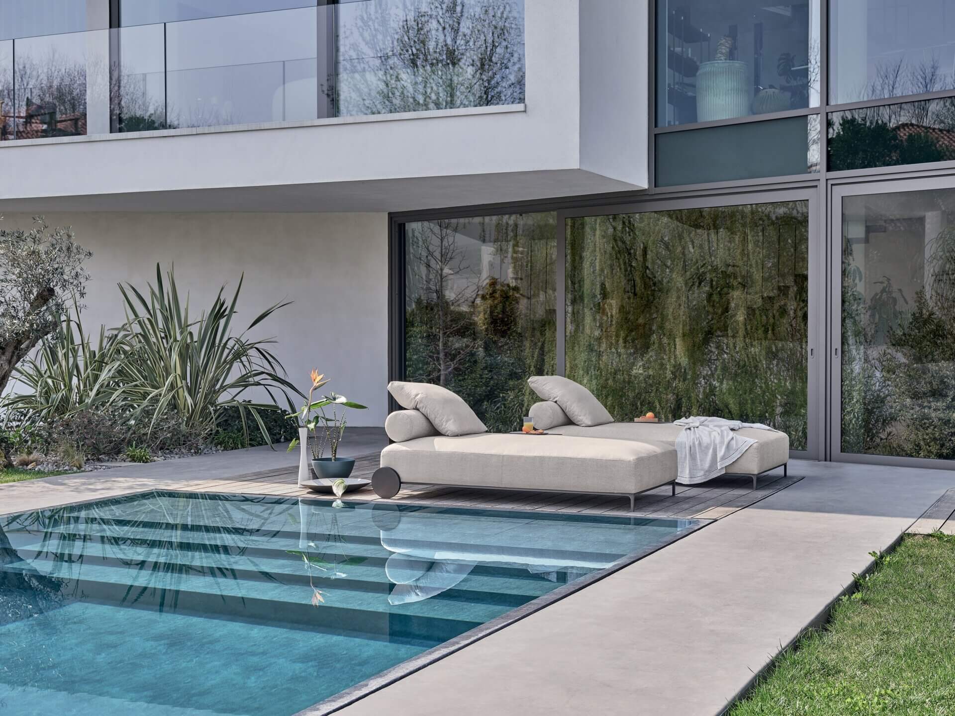Sanders Air Chaise Lounge