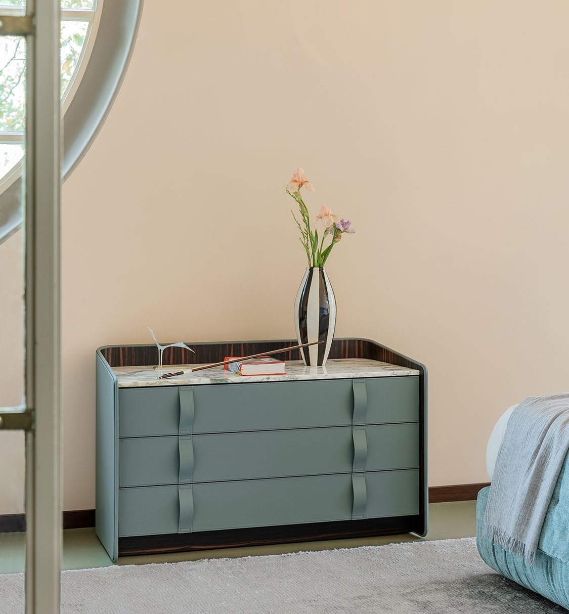 Gentleman chest of drawers
