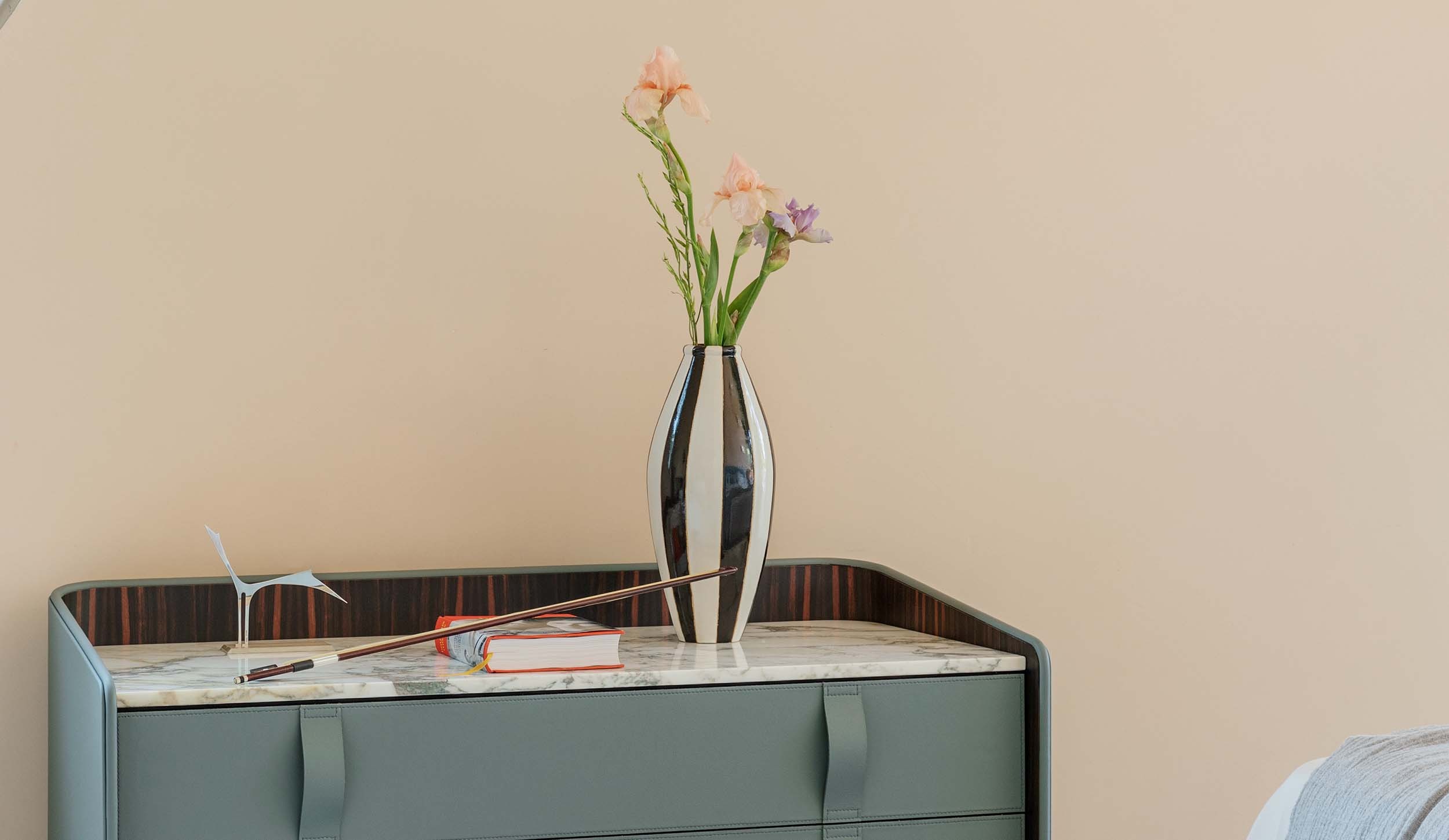 Gentleman chest of drawers