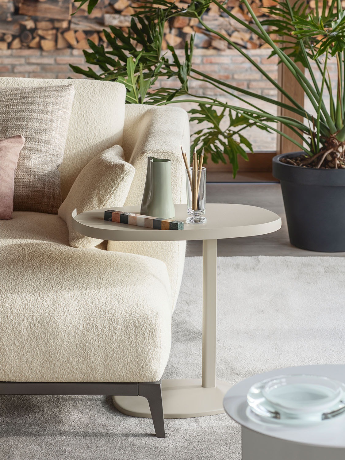 Victoria coffee table