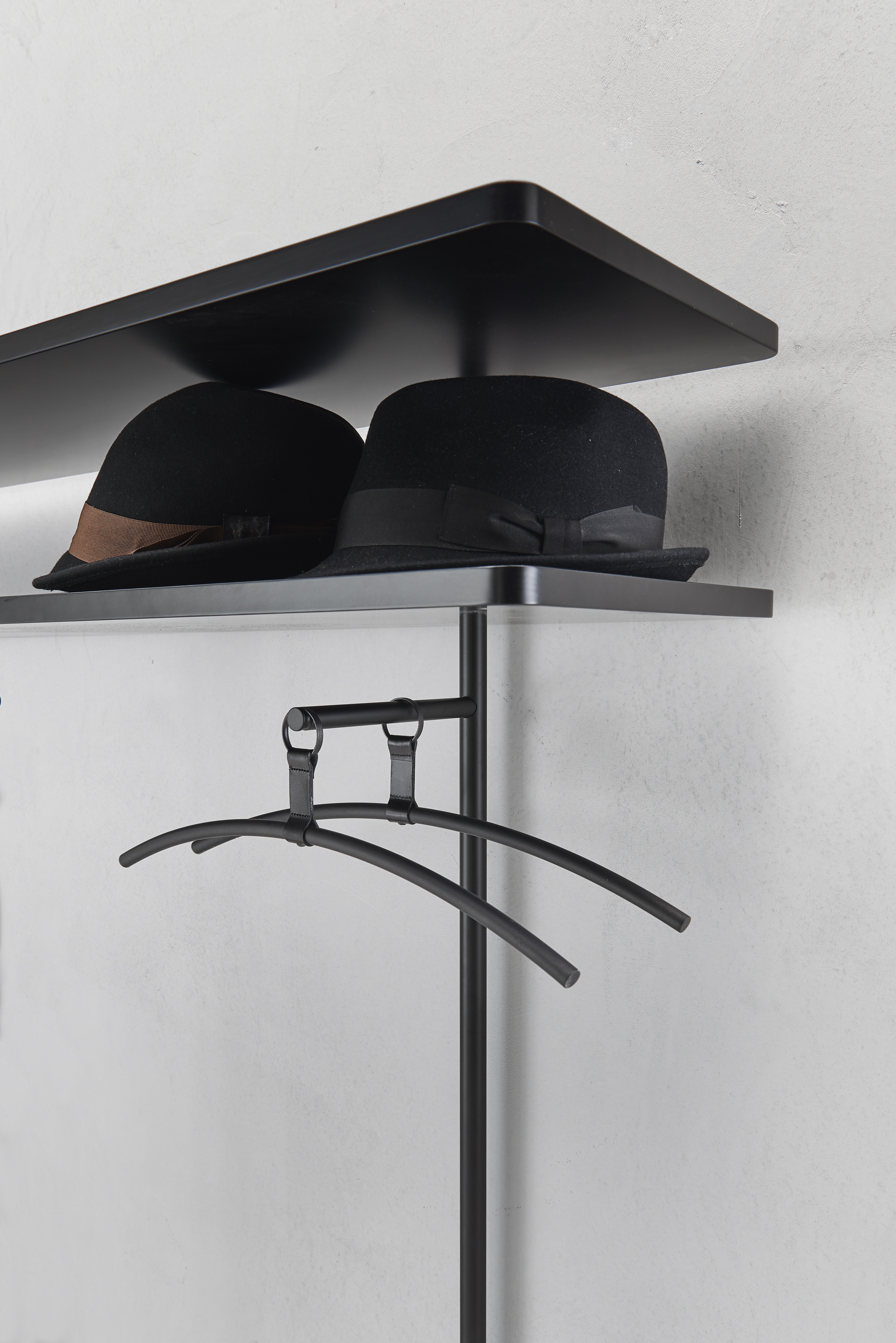 Aero V Wall-mounted Coat