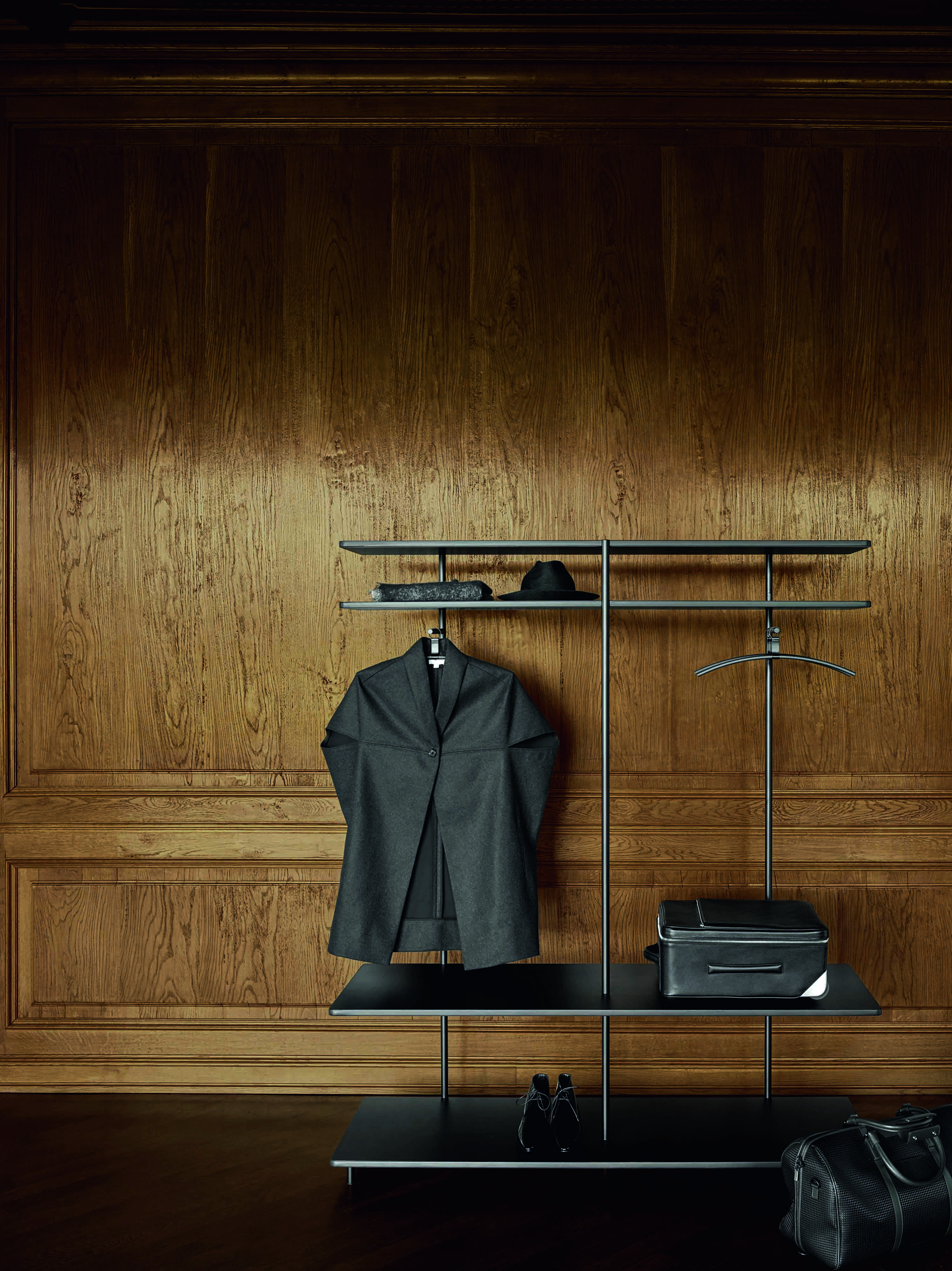 Aero V Wall-mounted Coat