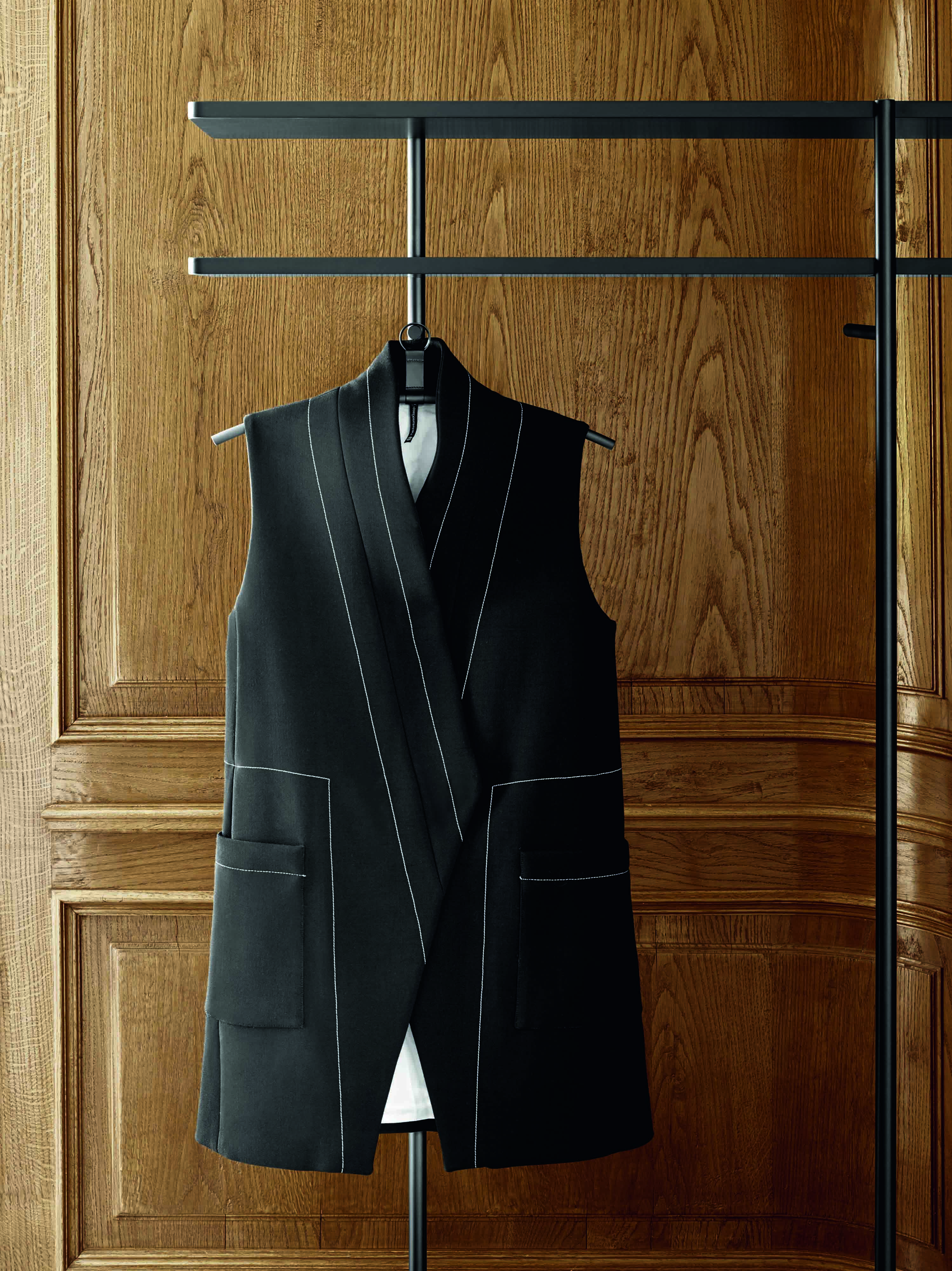 Aero V Wall-mounted Coat