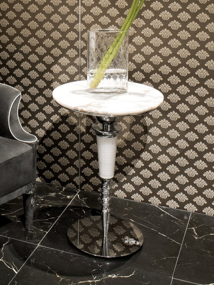 Maxim's low table