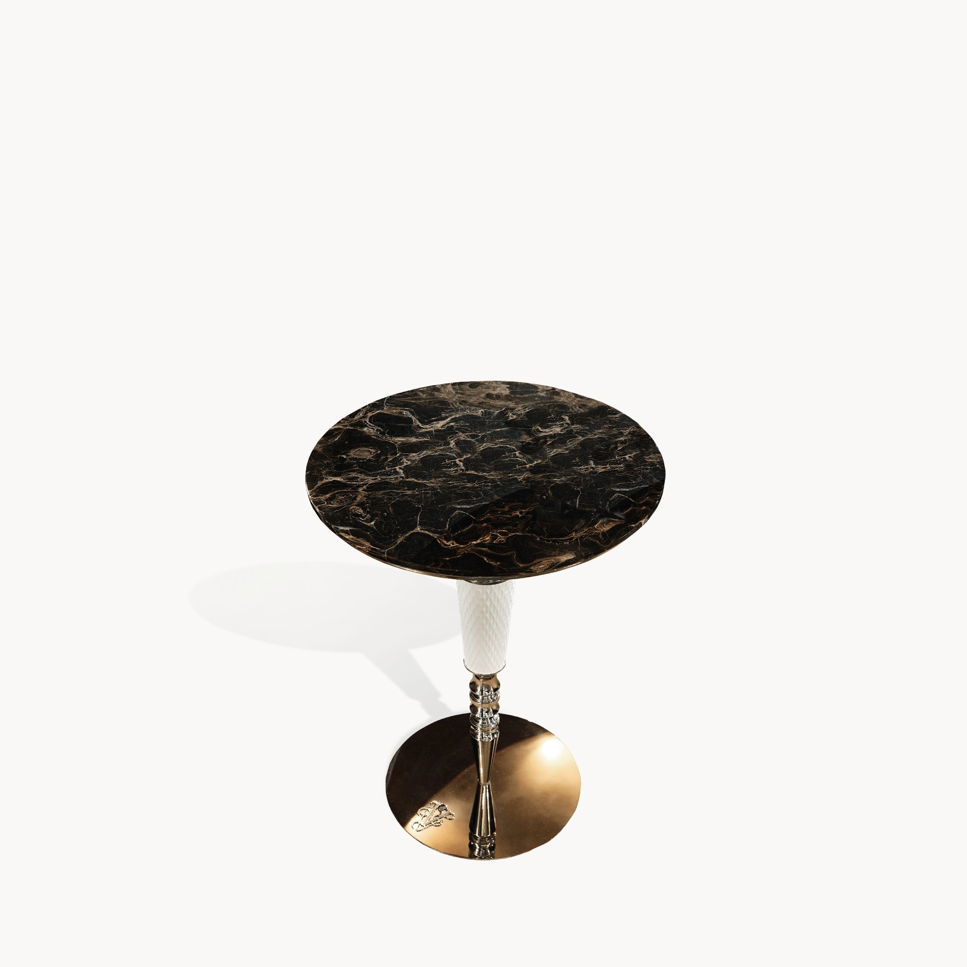 Maxim's low table
