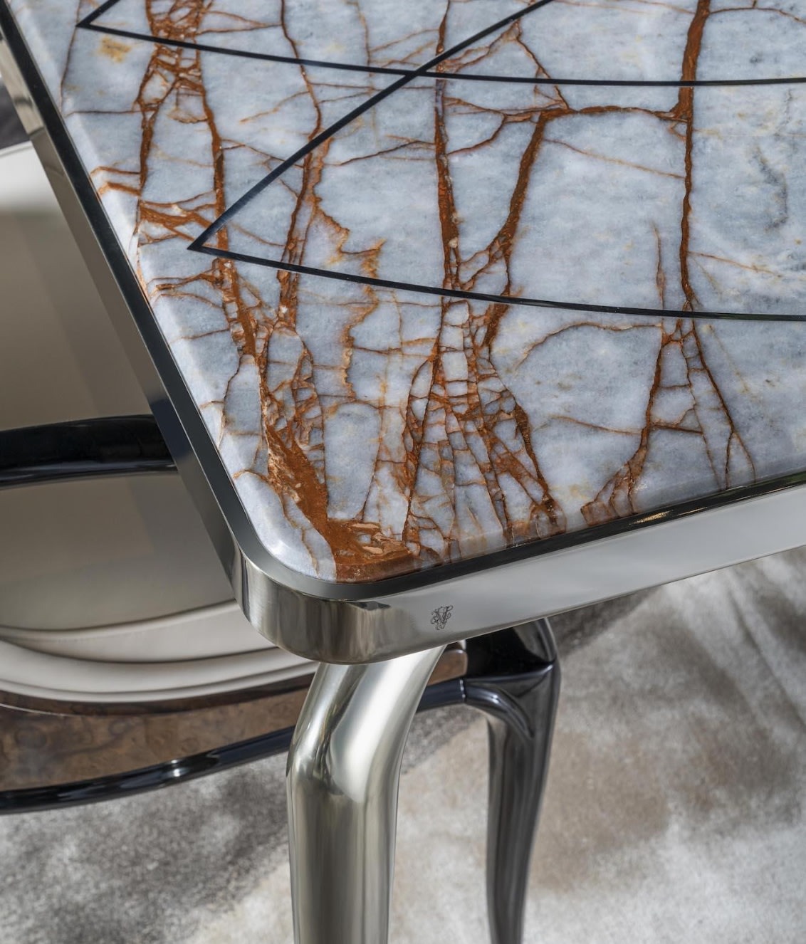 Thule dining table