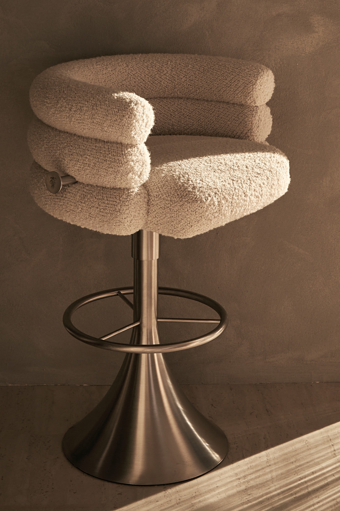 Voluptas stool