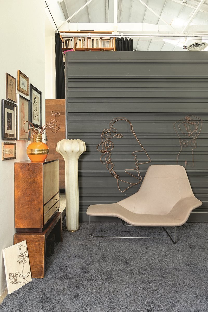 Lama Elegant Lounge Chair