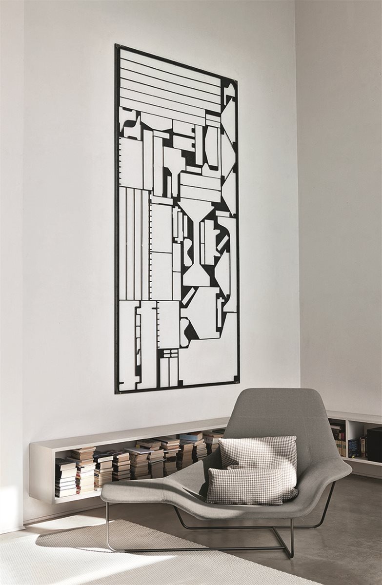 Lama Elegant Lounge Chair