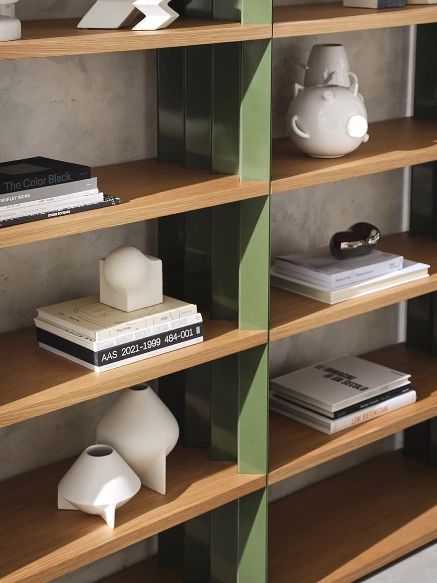 Z24 Bookcase