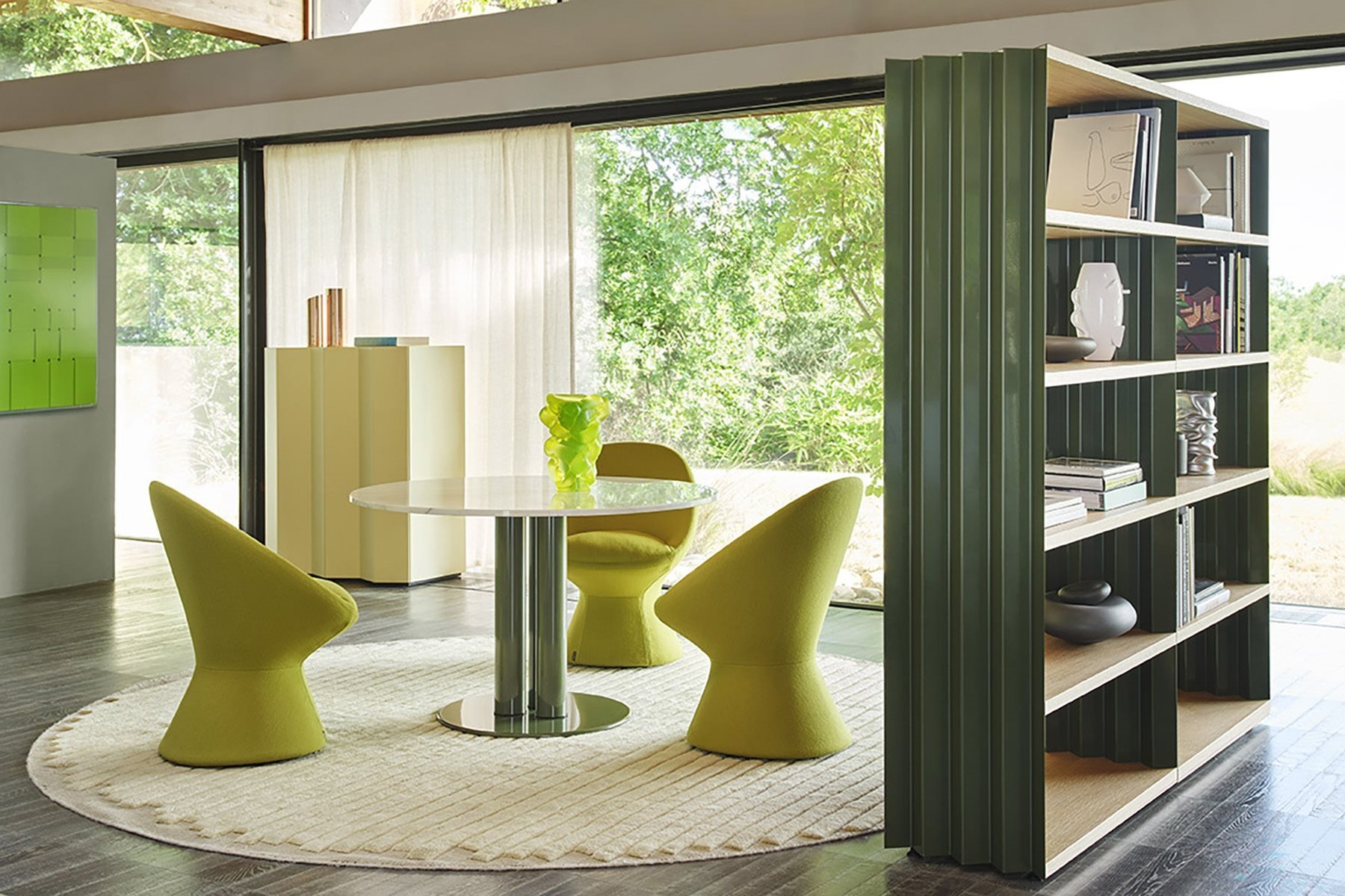 Z24 Bookcase
