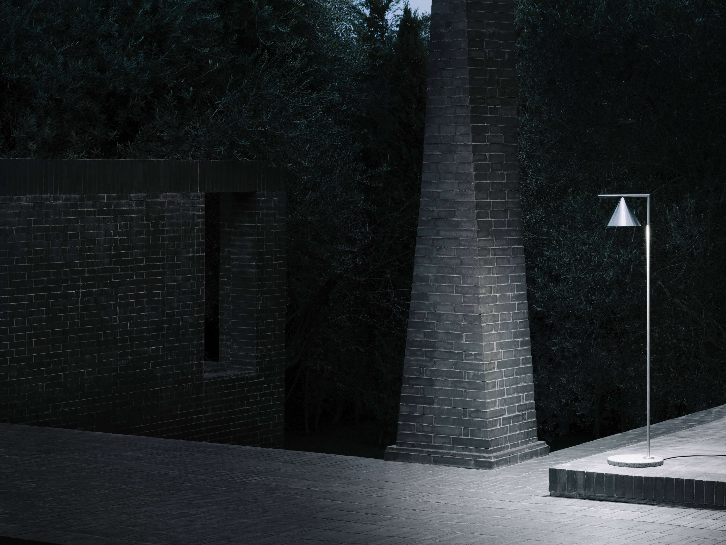 Floor lamp Captain Flint Outdoor H 1537 mm Brass Finish/Grey Lava